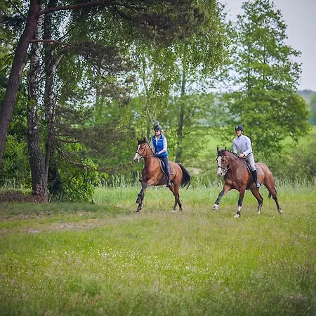 Hubertus & Restaurant & Horse Club Holiday park 3*