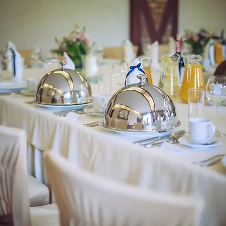 Hubertus & Restaurant & Horse Club ホリデーパーク Starogard Gdański