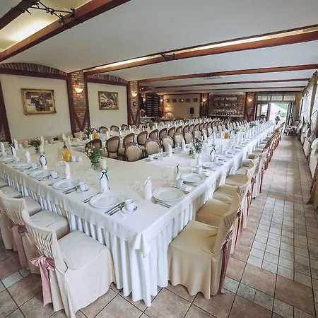 Hubertus & Restaurant & Horse Club ホリデーパーク Starogard Gdański