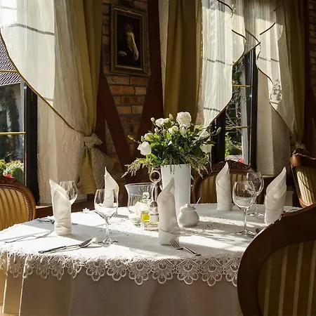 Hubertus & Restaurant & Horse Club ホリデーパーク Starogard Gdański