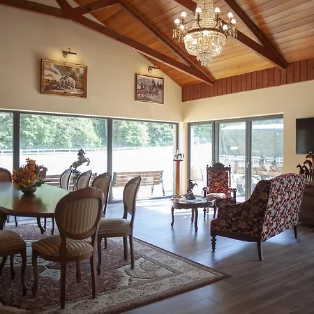 ホリデーパーク Hubertus & Restaurant & Horse Club