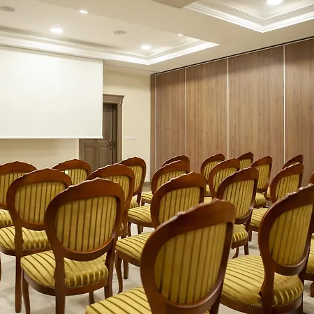 ホリデーパーク Hubertus & Restaurant & Horse Club